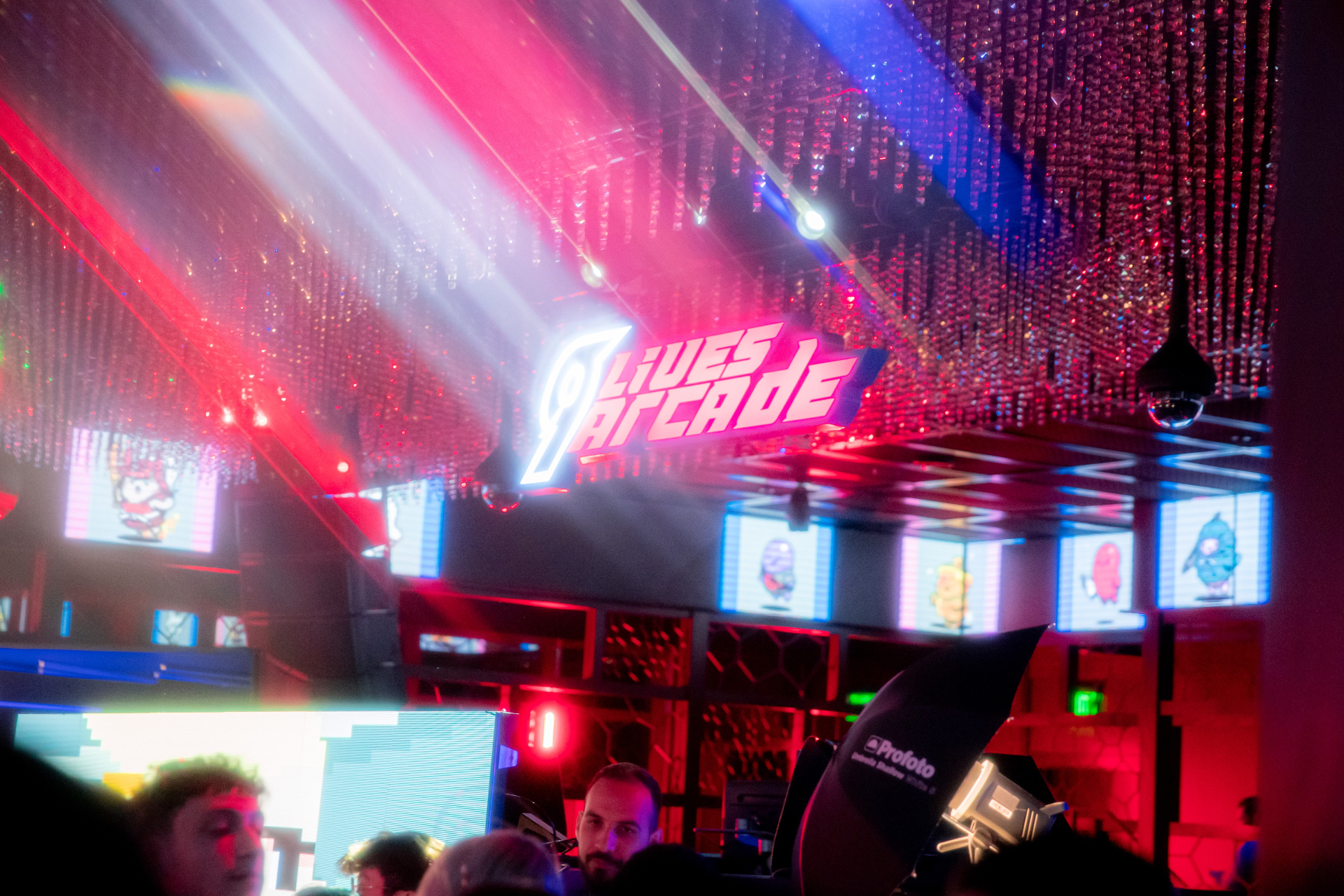 9 Lives Arcade · Sign Glow